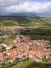 Belle petite ville dans la plaine